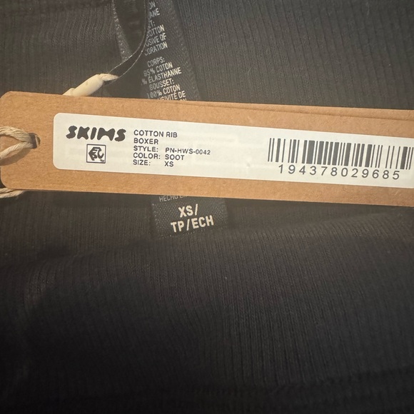 SKIMS Cotton Rib Boxer Shorts - Black - Picture 5 of 8